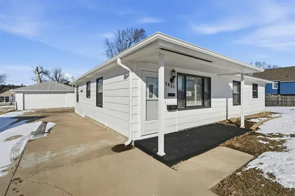 3821 Oakland Road NE, Cedar Rapids, IA 52402