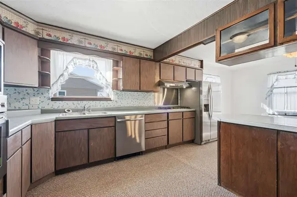 3821 Oakland Road NE, Cedar Rapids, IA 52402