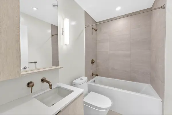 Toronto C10, ON M4P 1V7,120 Broadway AVE #205N