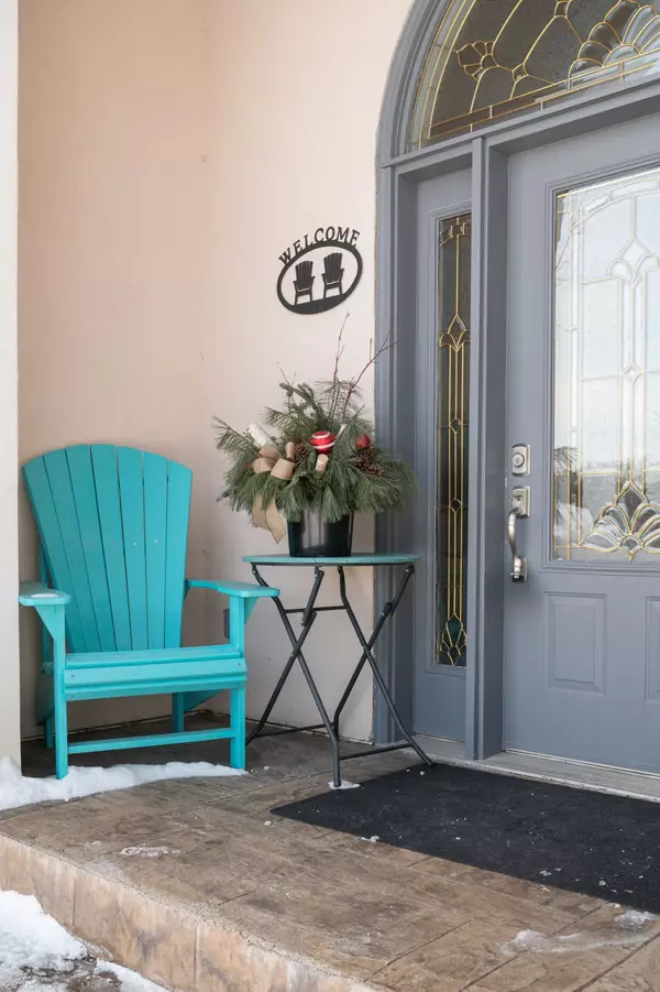 Frontenac, ON K0H 1X0,27 Collins DR