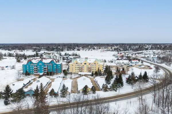 Gravenhurst, ON P1P 1Z9,110 Steamship Bay RD #102