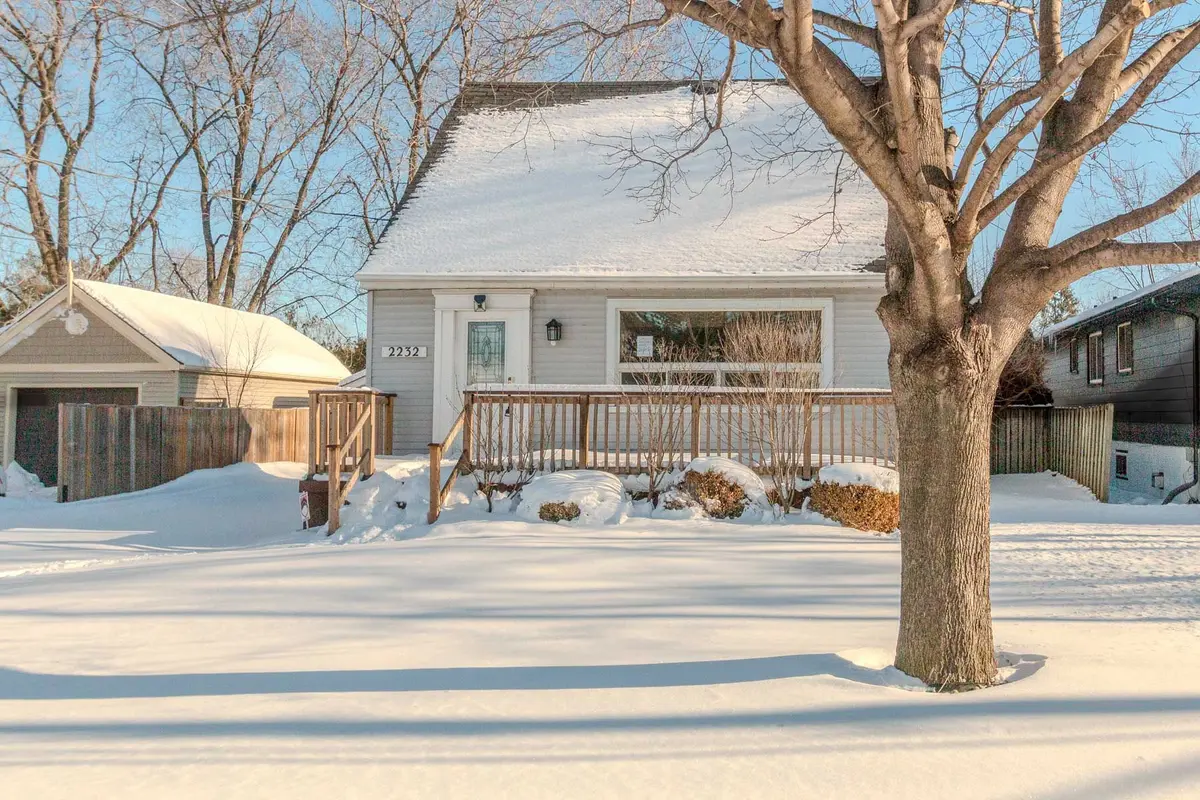 2232 Queensway DR, Burlington, ON L7R 3T1