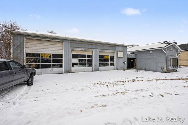 901 Riverview DR, Kalamazoo City, MI 49048