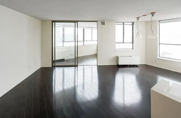 260 Queens Quay W N/A #1301, Toronto C01, ON M5J 2N3