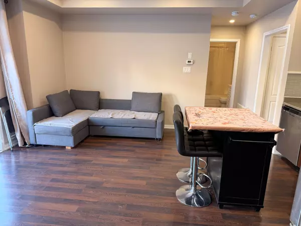 Aurora, ON L4G 0S8,36 Walter Dove CT E #8