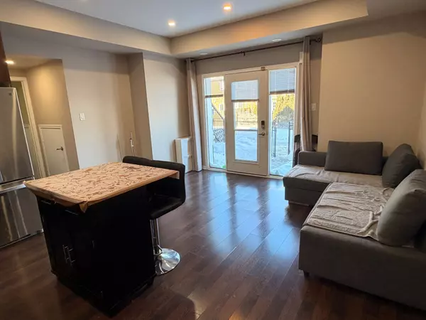 Aurora, ON L4G 0S8,36 Walter Dove CT E #8