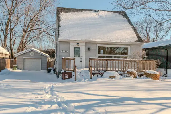 2232 Queensway DR, Burlington, ON L7R 3T1