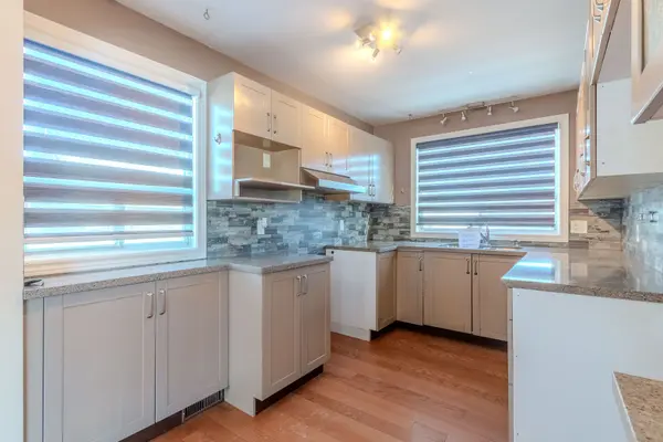 2232 Queensway DR, Burlington, ON L7R 3T1