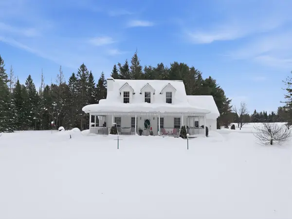 1650 Purbrook RD, Bracebridge, ON P1L 1X3