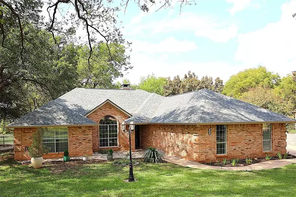 7108 Westover Drive, Granbury, TX 76049