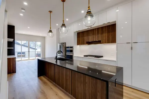 2309 21 AVE SW, Calgary, AB T2T 0P4