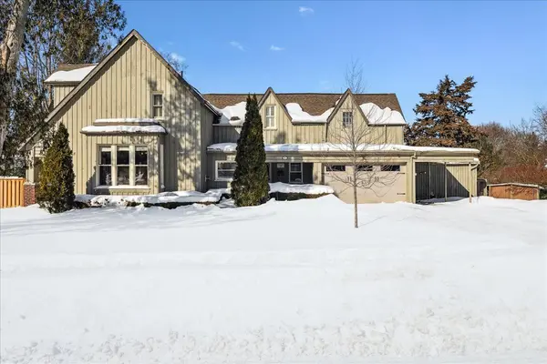 42 Royal RD, Aurora, ON L4G 1A9