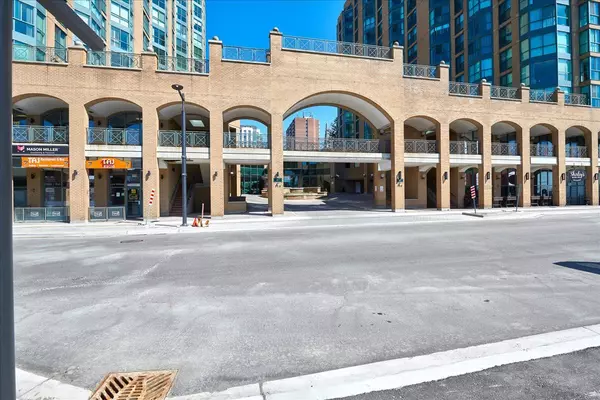 Barrie, ON L4M 6H1,150 Dunlop ST E #509