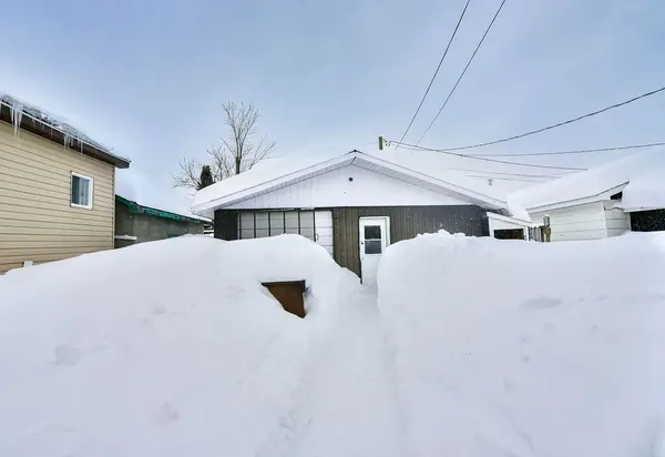 Iroquois Falls, ON P0K 1G0,470 Radio Street N/A W