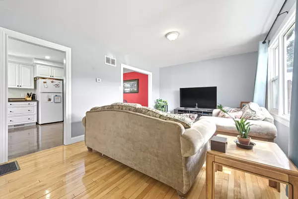 Deep River, ON K0J 1P0,6 Faraday CRES