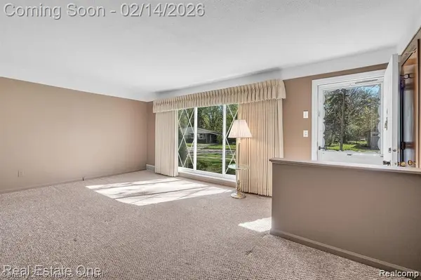 22823 N Brookside DR, Dearborn Heights, MI 48125