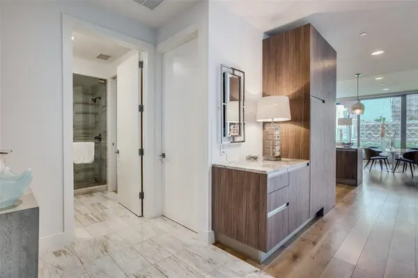 3130 N Harwood Street #707, Dallas, TX 75201