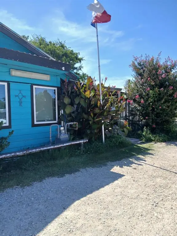 601 S COMMERCIAL Avenue, Coleman, TX 76834