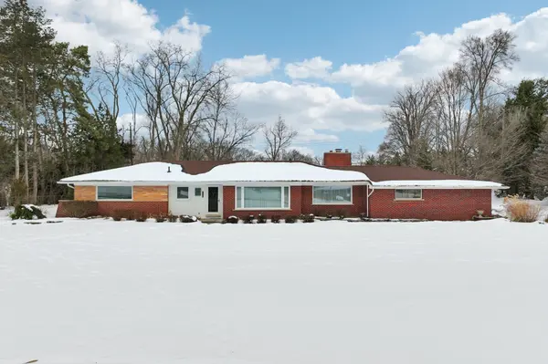 24700 N Cromwell DR, Franklin, MI 48025