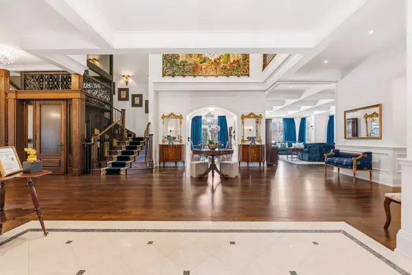 8 Swansdown DR, Toronto C12, ON M2L 2N1