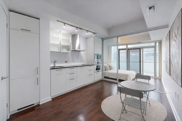 Toronto C01, ON M5J 0A9,12 York ST #3608