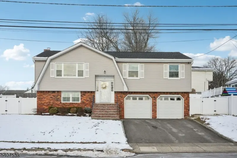 14 Carr Pl, Totowa Boro, NJ 07512