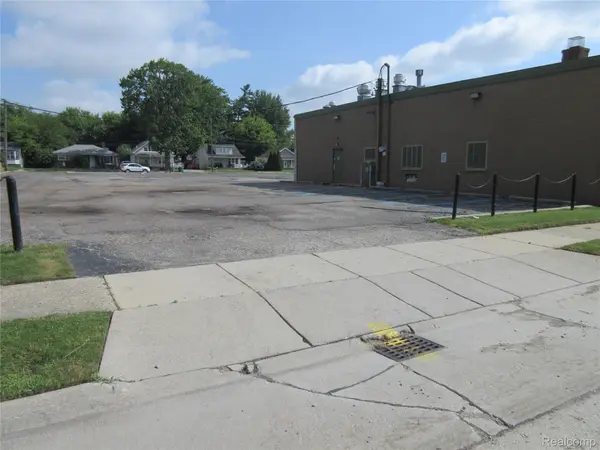 24611 GRATIOT AVE, Eastpointe, MI 48021