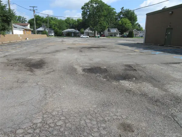 24611 GRATIOT AVE, Eastpointe, MI 48021