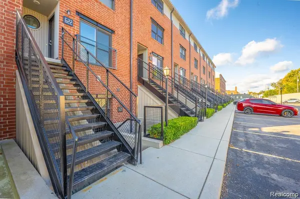 622 W 11 Mile RD, Royal Oak, MI 48067