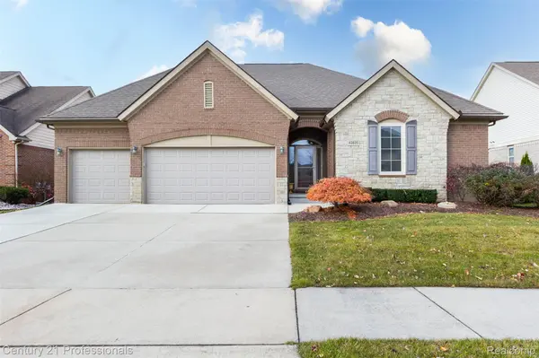 43835 Pheasant LN, Clinton Charter Township, MI 48038