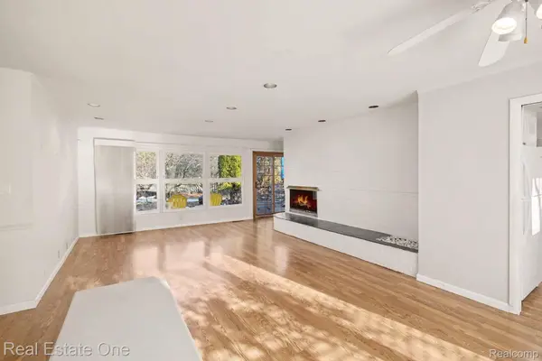 7251 Cottonwood Knoll, West Bloomfield Charter Township, MI 48322