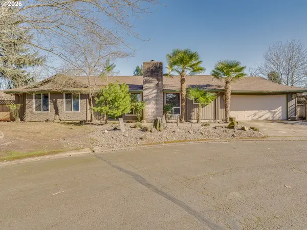 Mc Minnville, OR 97128,912 NW OAKWOOD CIR