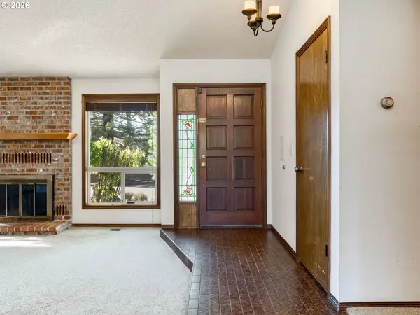 Mc Minnville, OR 97128,912 NW OAKWOOD CIR