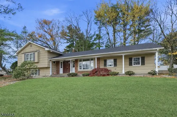 55 Somerset Dr, Woodcliff Lake Boro, NJ 07677