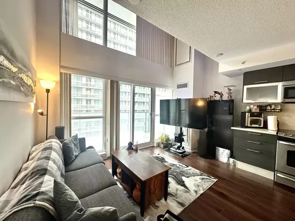 Toronto C01, ON M5B 0A5,386 Yonge ST #714