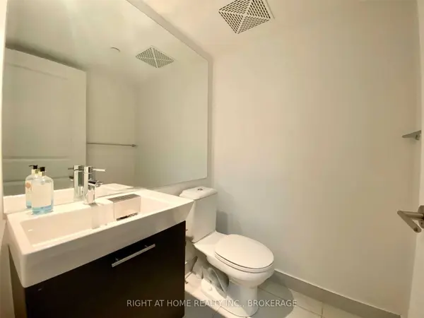 Toronto C01, ON M5B 0A5,386 Yonge ST #714