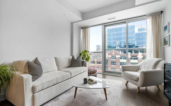 Toronto C01, ON M5V 1E3,508 Wellington ST W #611