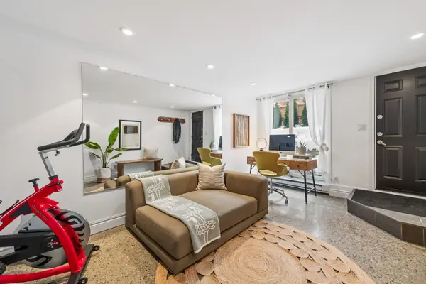 Toronto E02, ON M4L 1G3,1666 Queen ST E #9