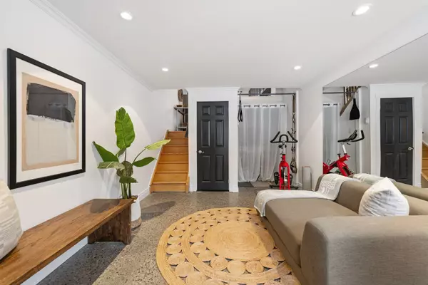 Toronto E02, ON M4L 1G3,1666 Queen ST E #9