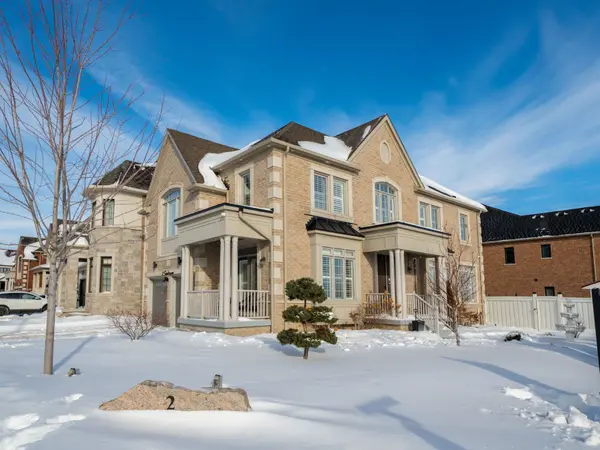 East Gwillimbury, ON L9N 0T3,2 Tesla CRES