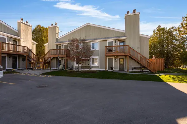 Collingwood, ON L9Y 5B4,19 DAWSON DR #39