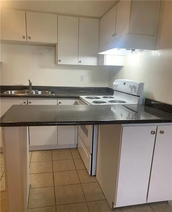 Hamilton, ON L9H 7T5,81 Dundas ST #8