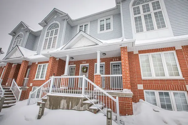 246 Gershwin Private, Bells Corners And South To Fallowfield, ON K2H 1G5