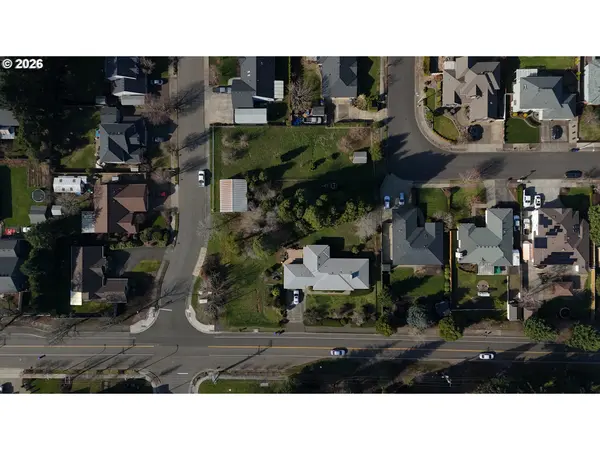 19531 CENTRAL POINT RD, Oregon City, OR 97045