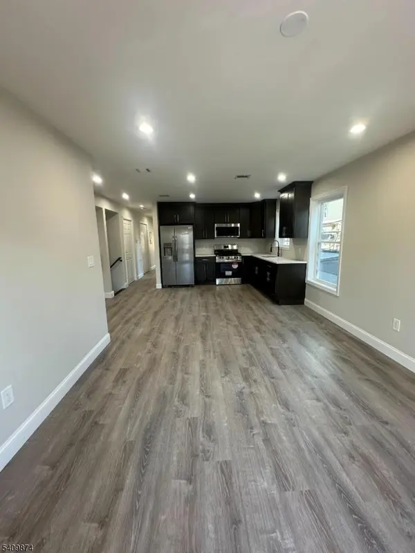 393-395 E 27Th St, Paterson City, NJ 07514