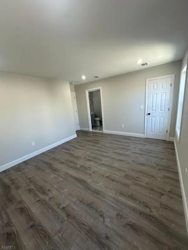 393-395 E 27Th St, Paterson City, NJ 07514