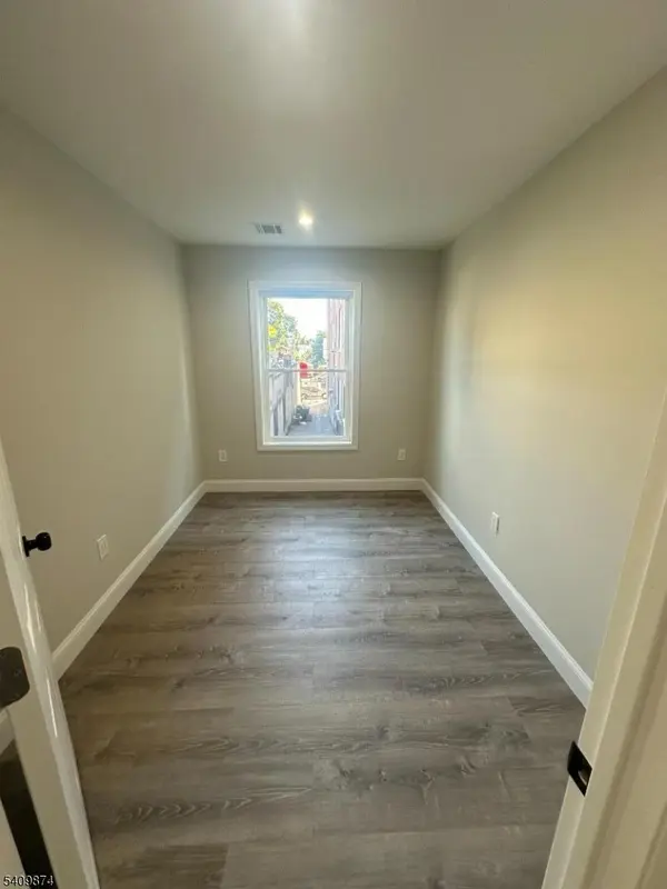 393-395 E 27Th St, Paterson City, NJ 07514