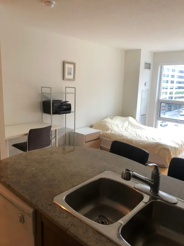 Toronto C01, ON M5G 2R3,763 Bay ST #614