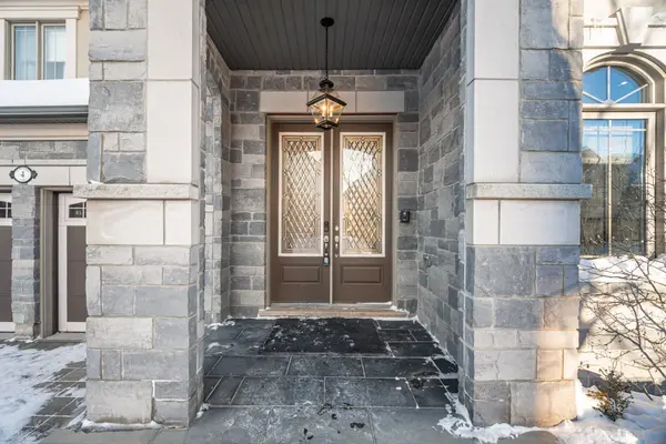 Brampton, ON L6Y 2Y5,4 Crown Forest CT