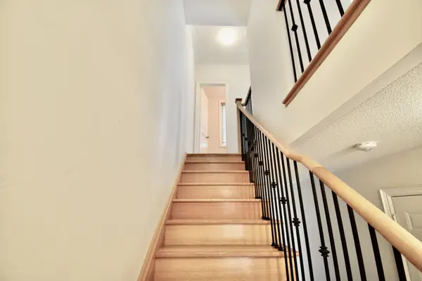 Brampton, ON L6Y 6L2,37 Queenpost DR